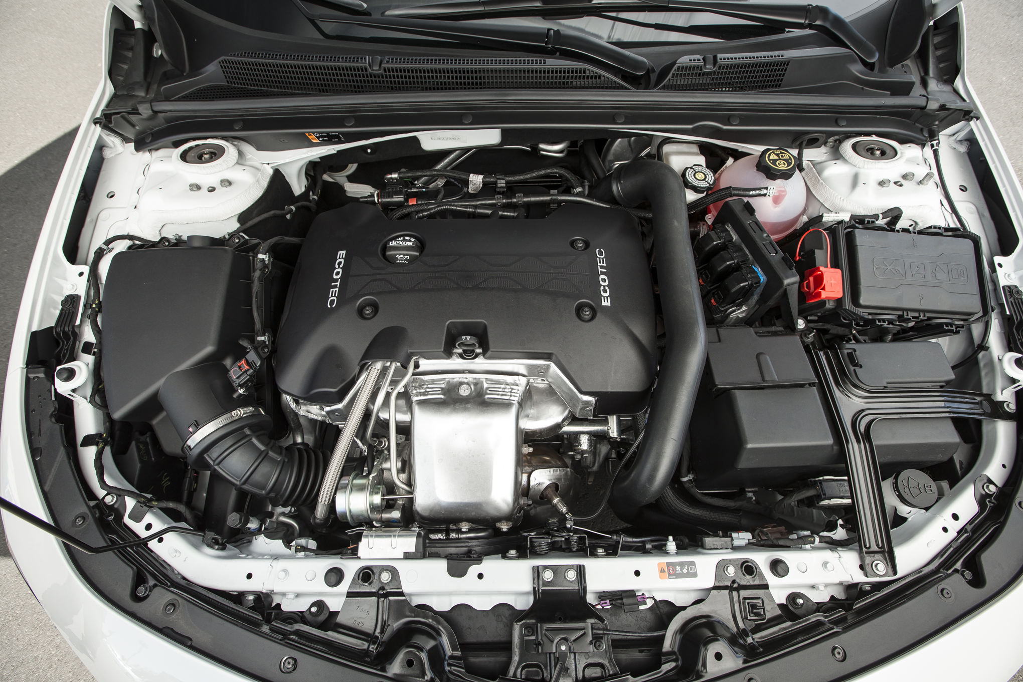 2016-Chevrolet-Malibu-20T-Premier-engine