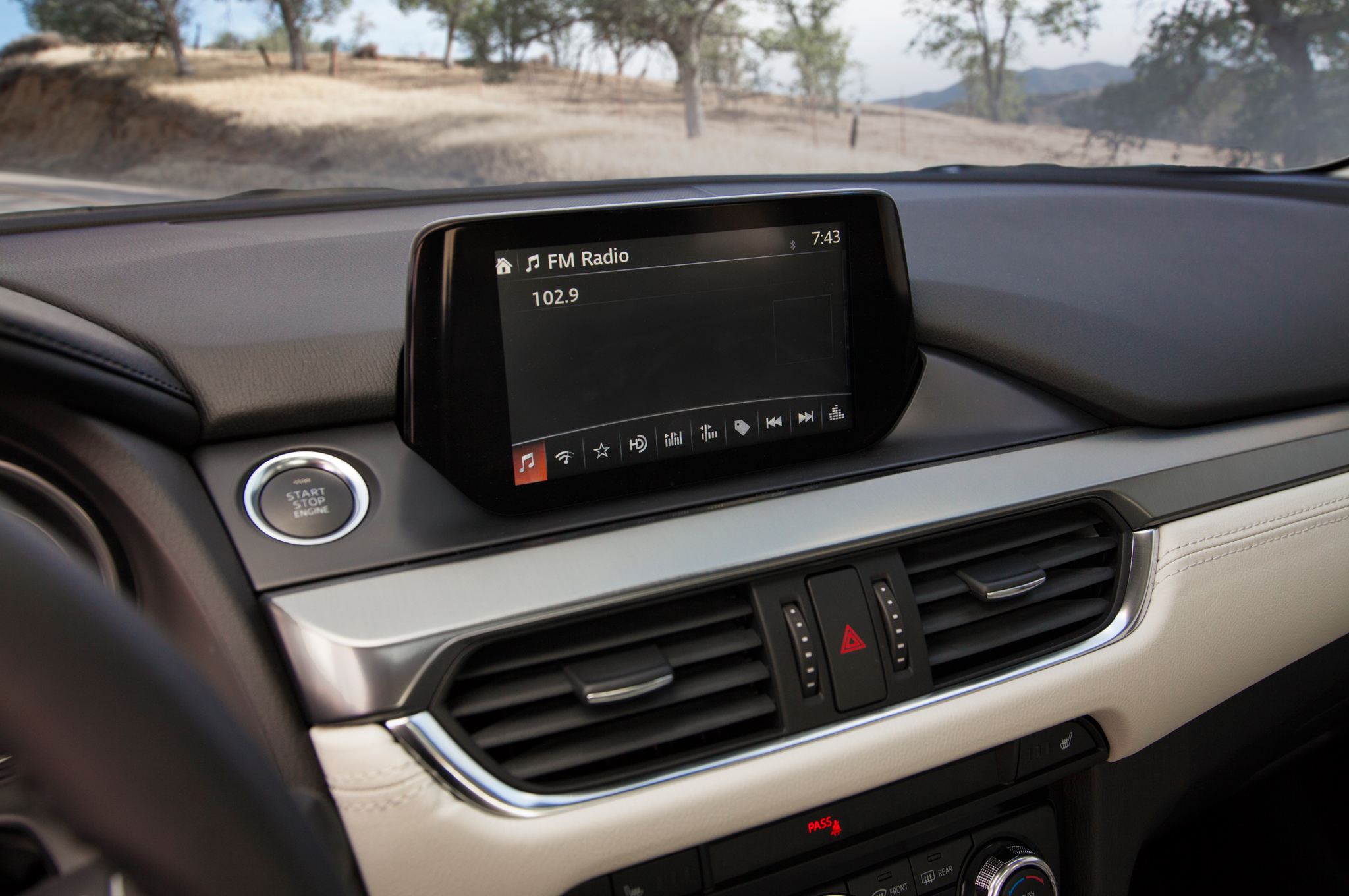 2016-Mazda6-dash-screen