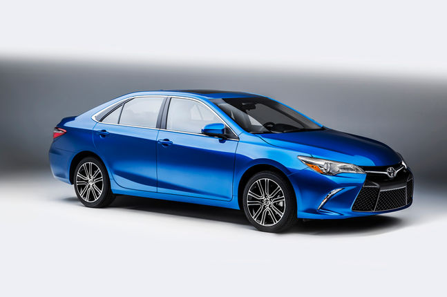 2016-toyota-camry-special-edition-front-three-quarters