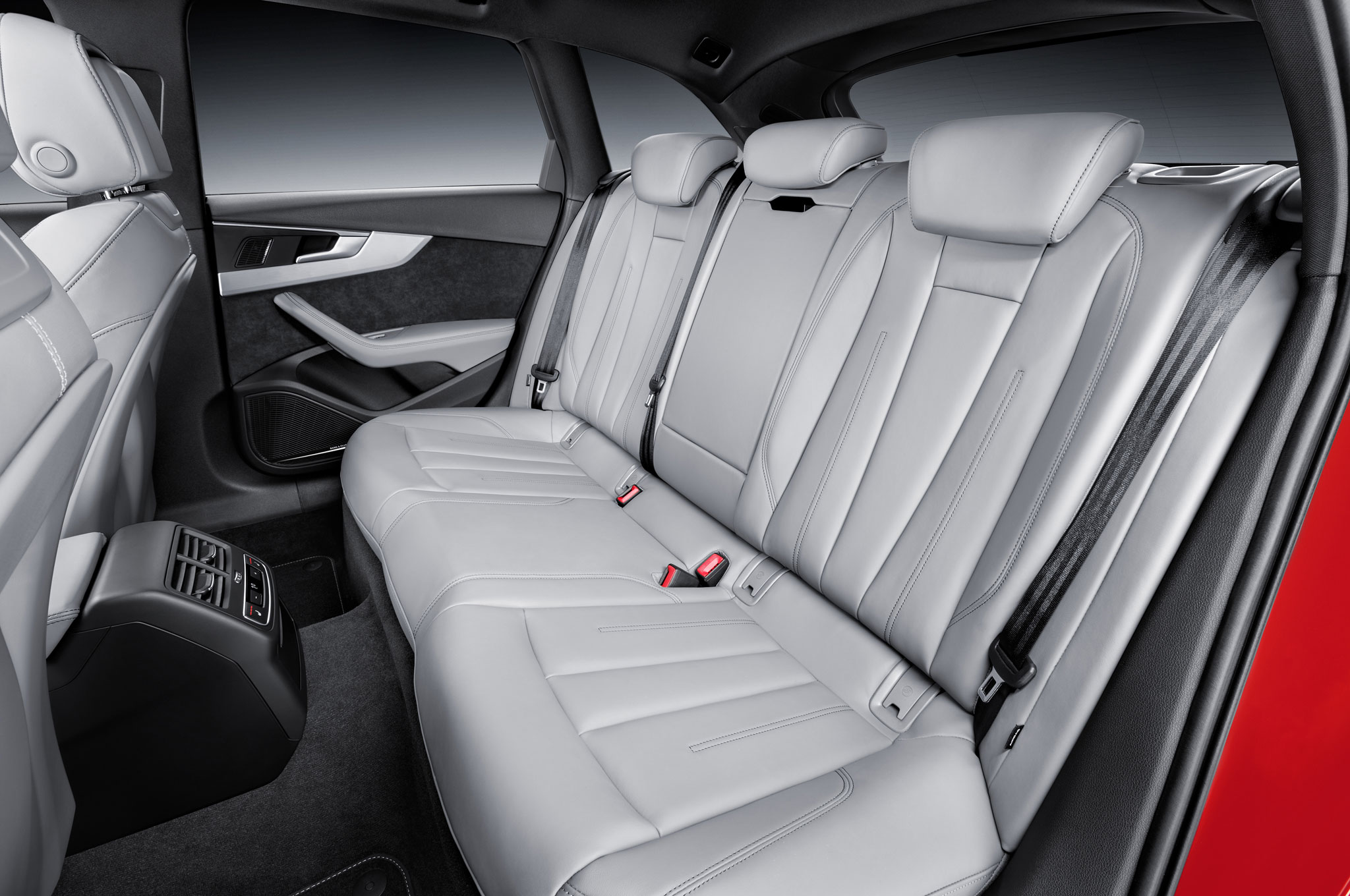 2017-Audi-A4-Avant-3-0-TDI-quattro-rear-seat