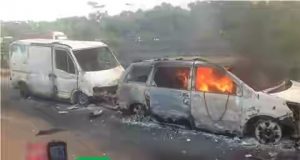 horror-as-53-burnt-to-death-in-ghastly-car-crash-along-benin-agbor-road-graphic-photos