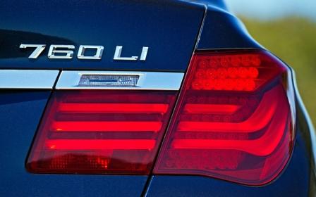 2013-BMW-760Li-badge