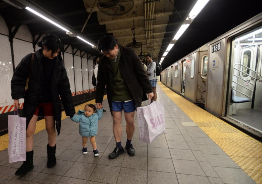 pants-subway-ride-new-york-city (8)