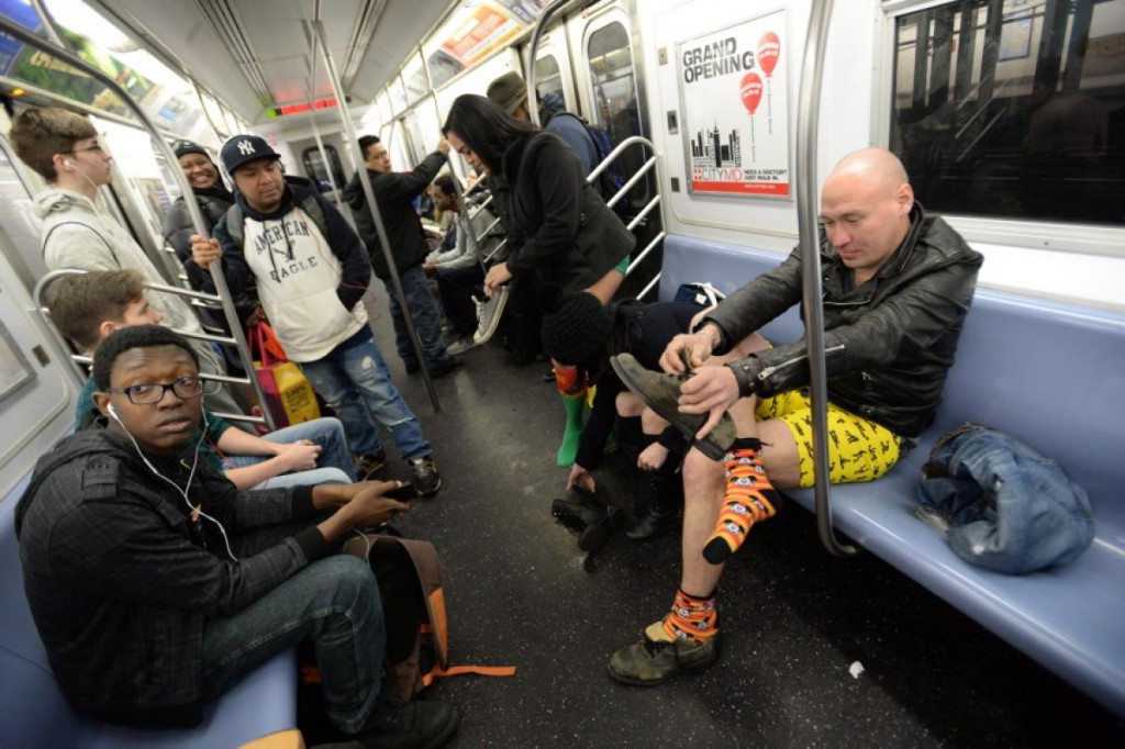 pants-subway-ride-new-york-city (9)