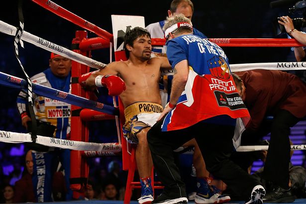 Manny-Pacquiao-waits-in-his-corner-between-rounds-with-trainer-Freddie-Roach
