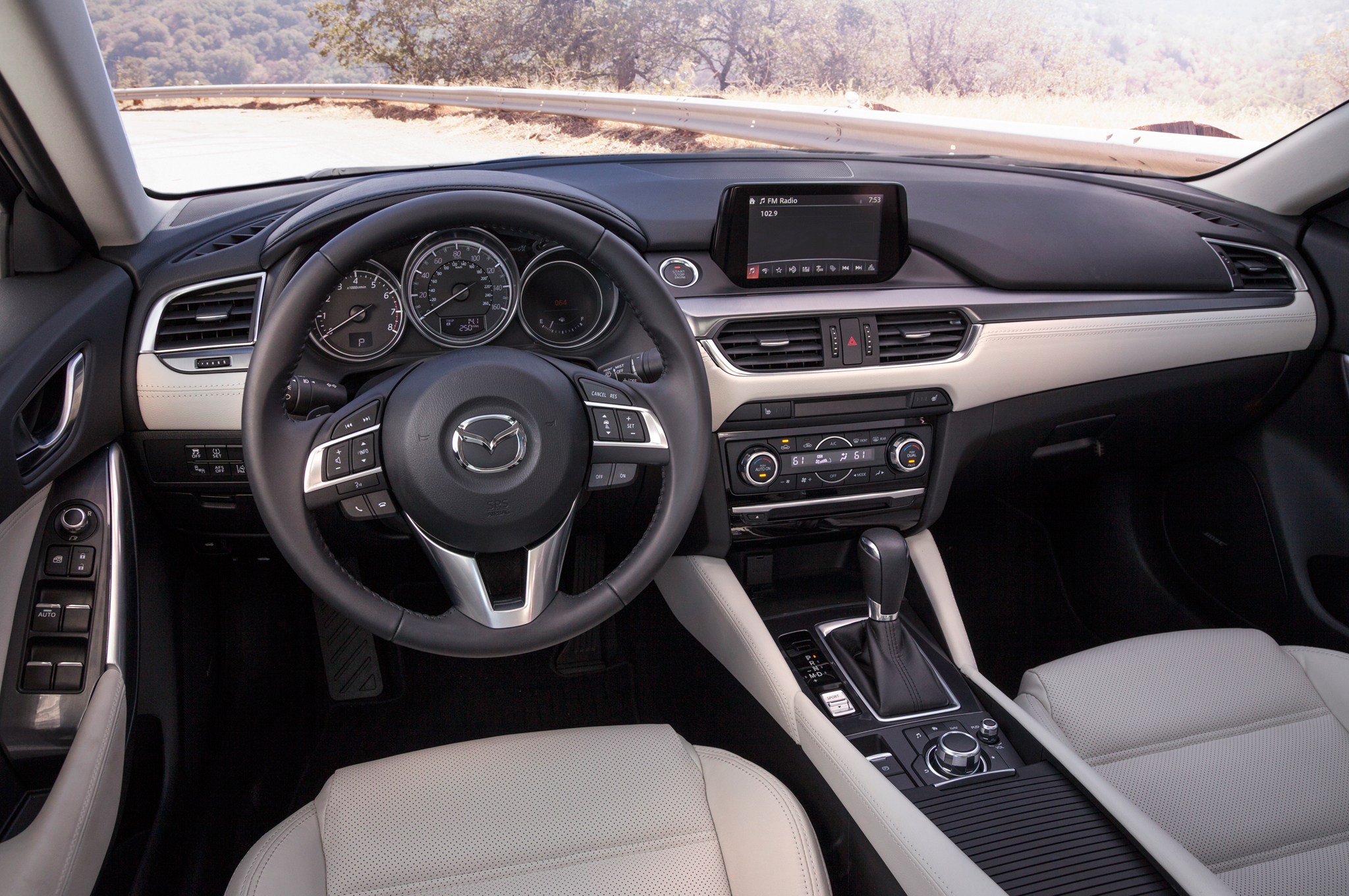 2016-Mazda6-cockpit