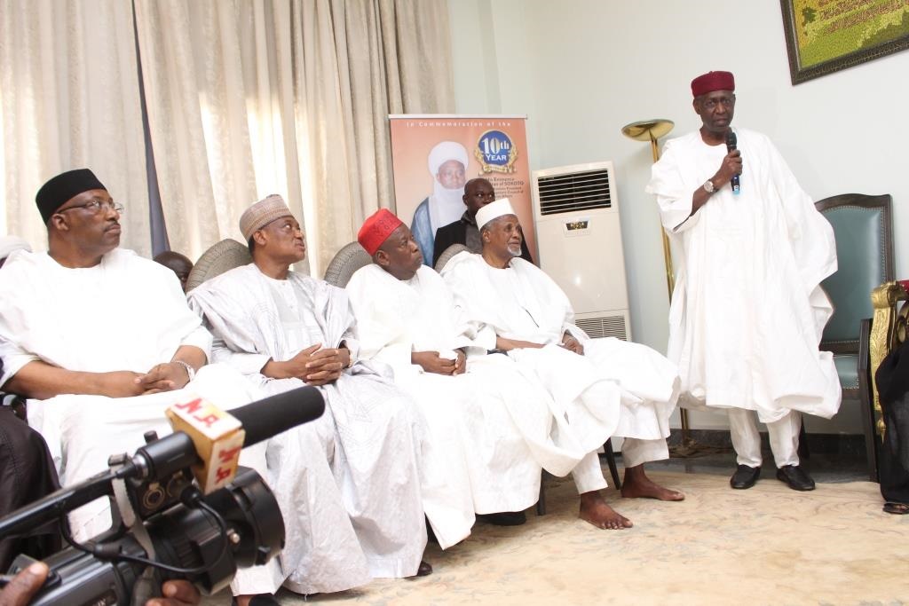 Chief of Staff to President Muhammadu Buhari, Alhaji Abba Kyari, delivering FG's condolence to Sultan Muhammad Sa'ad Abubakar when he led the Federal Government delegation to the burial of late Sultan Ibrahim Dasuki. Seated from left are Minister of Interior Abdulrahman Dambazau, Minister of Defence, Dan Ali, and others. Sokoto...Tuesday 15/11/16