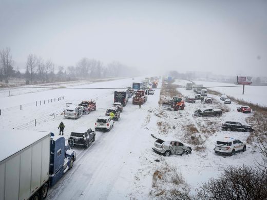snowy 100 car pile-up in Iowa