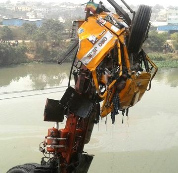 truck falls off bridge