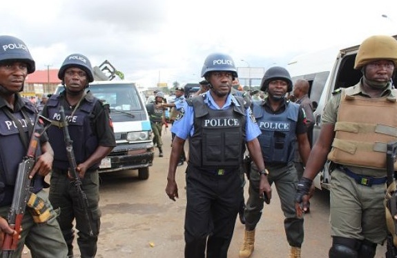 Nigerian-police-officers-at-work