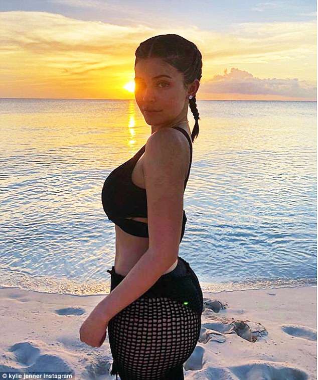 Kylie Jenner Showing Off Her Post-Pregnancy Body Figure