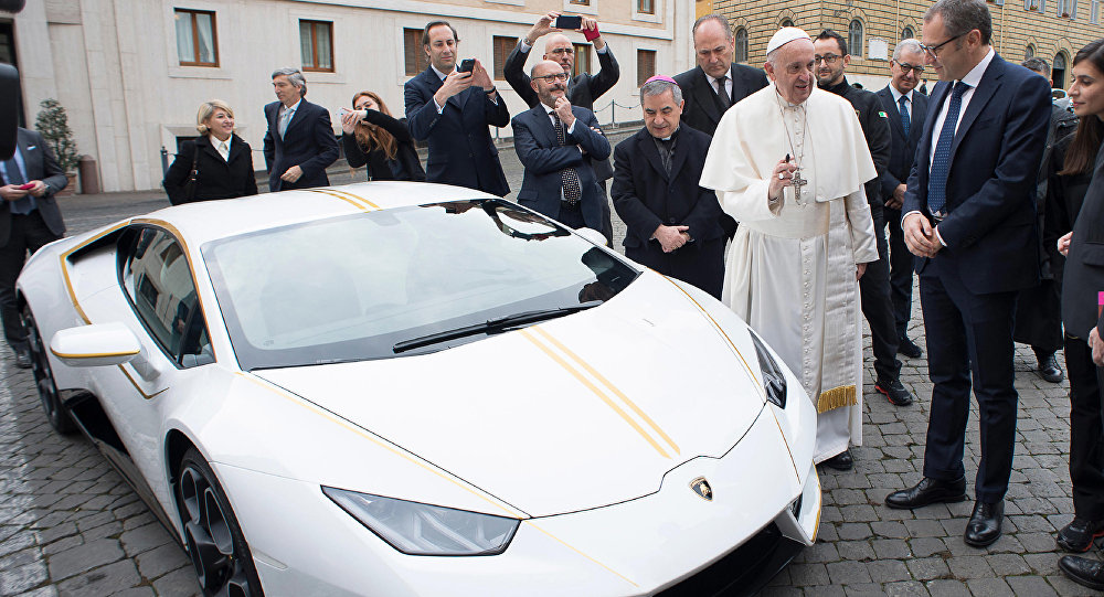 pope francis Lamborghini acutioned for charity