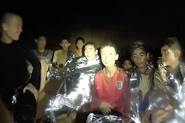 Thai boys rescue attempt from flooded cave