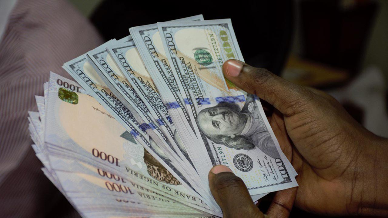 naira to depreciate against dollar