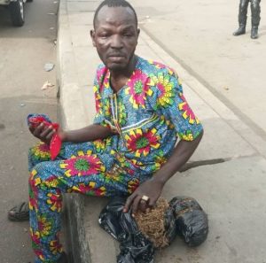 #NigeriaDecides: Police apprehend weed hawker at Lagos polling unit