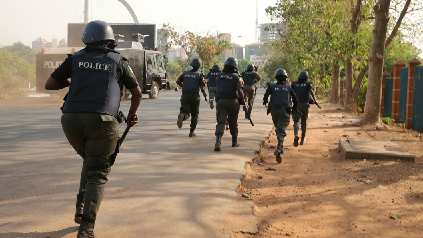 policemen chasing thugs