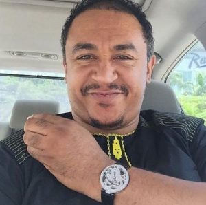 Daddy Freeze berates those shaming him for charging “100k” to play songs