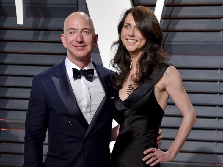 Jeff Bezos and wife