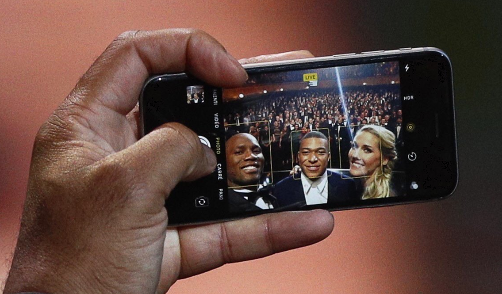 Didier Drogba's iPhone 6 at 2019 Ballon d'Or got Internet users talking