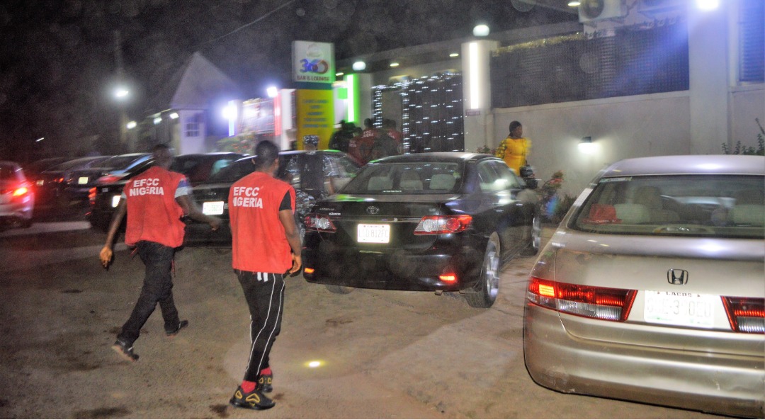EFCC Arrests 89 Yahoo Boys in Ibadan Night club