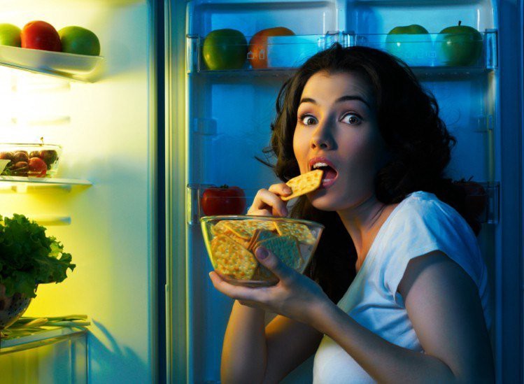 7 Smart Ways to Stop eating Late at night