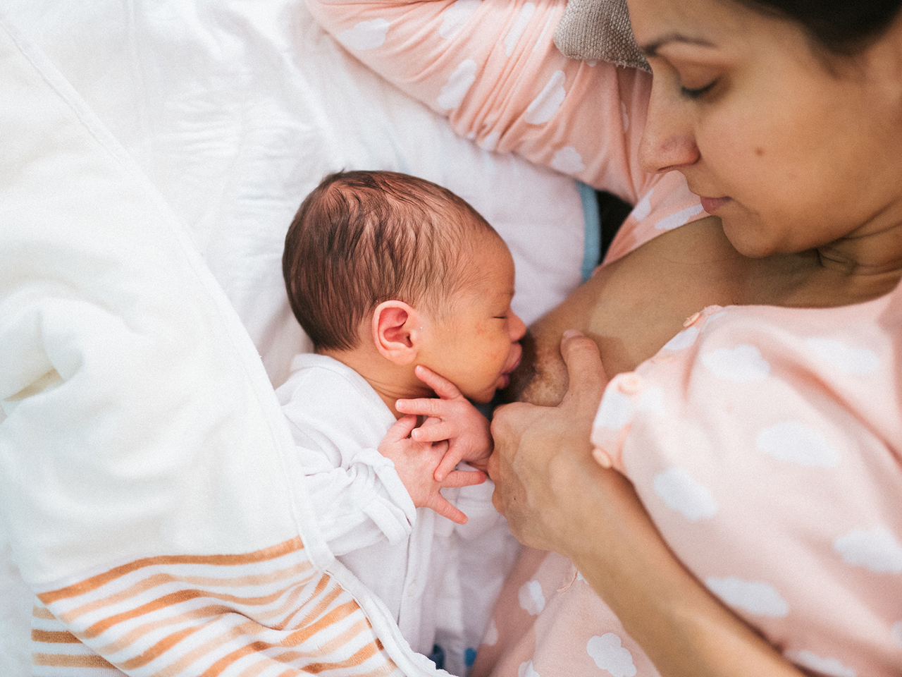 Dangers of Breastfeeding While Lying Down - Expert