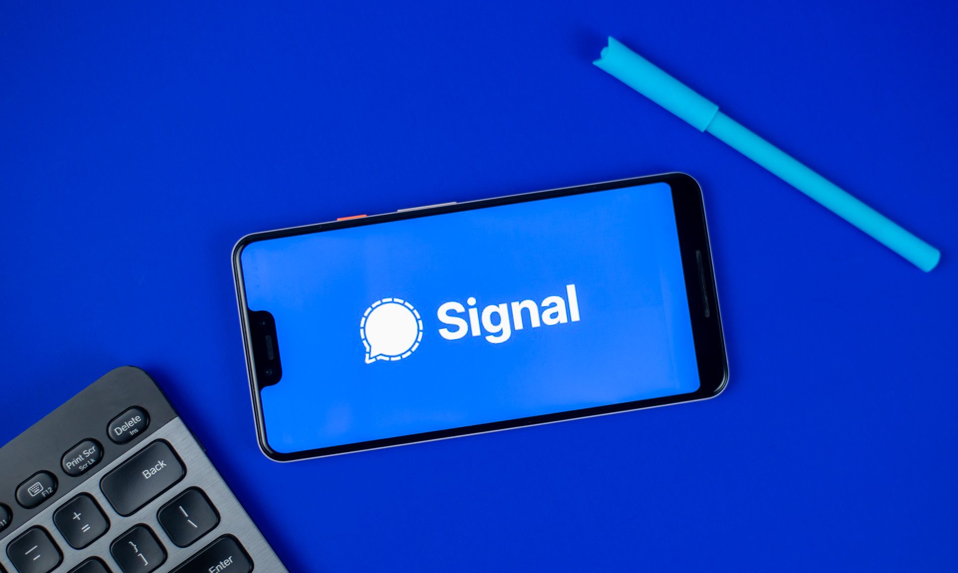 Signal secure messaging app