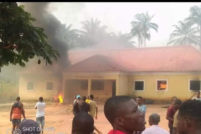 gunmen - police station razed in Enugu