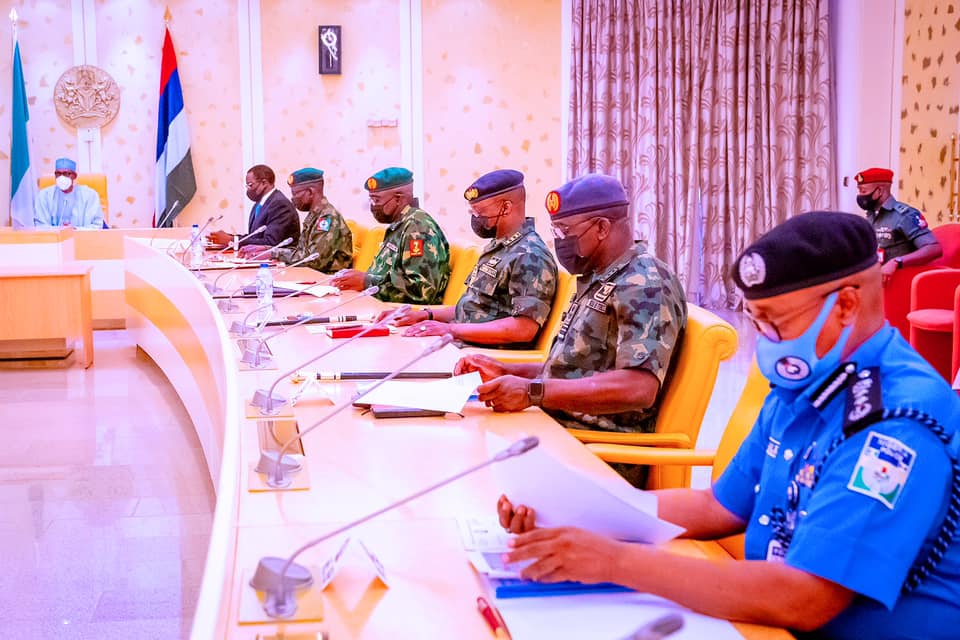 Buhari - service chiefs briefing