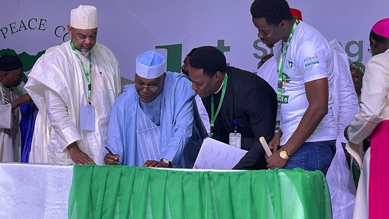 Atiku signing the peace accord