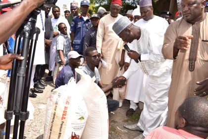 Mandate Secretary, Agric secretariat, Mr Lawan Geidam (2nd from right) during distribution of palliative in Abuja on Tuesday