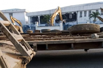 BREAKING: Rivers State House Of Assembly Under Demolition (VIDEO)
