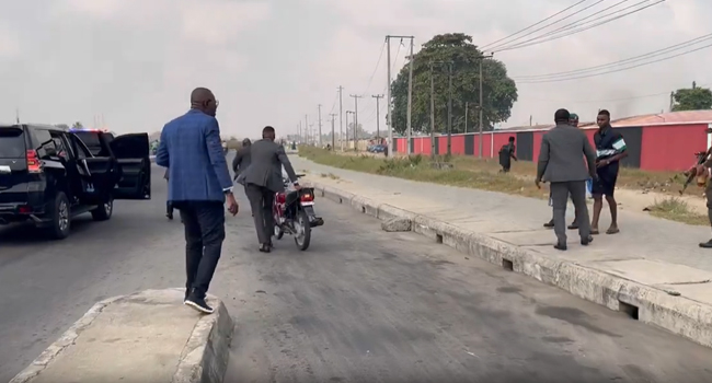 Watch Moment Gov. Sanwo-Olu Arrested Soldier, Others Plying One-way In Lagos