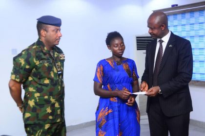 Sergeant D.F. Ekemughan's widow receives N20m cheque in Rivers